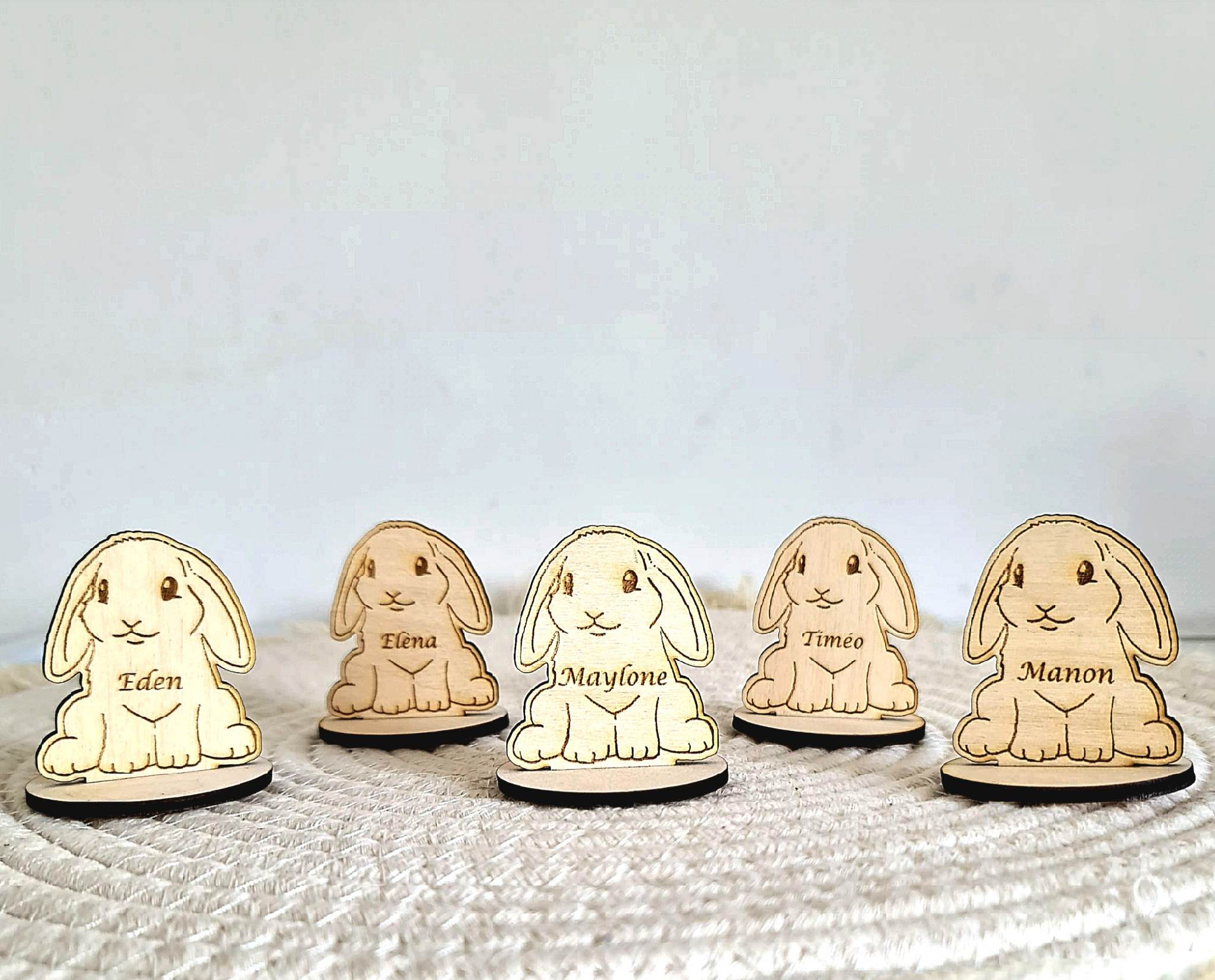 Marque places Pâques, Décoration de Pâques à poser, Cadeau de Pâques, Lapin de Pâques personnalisé en bois