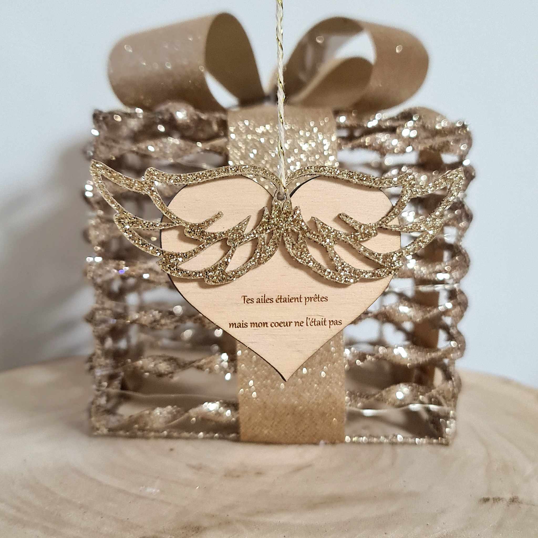 ornement ailes d'ange coeur