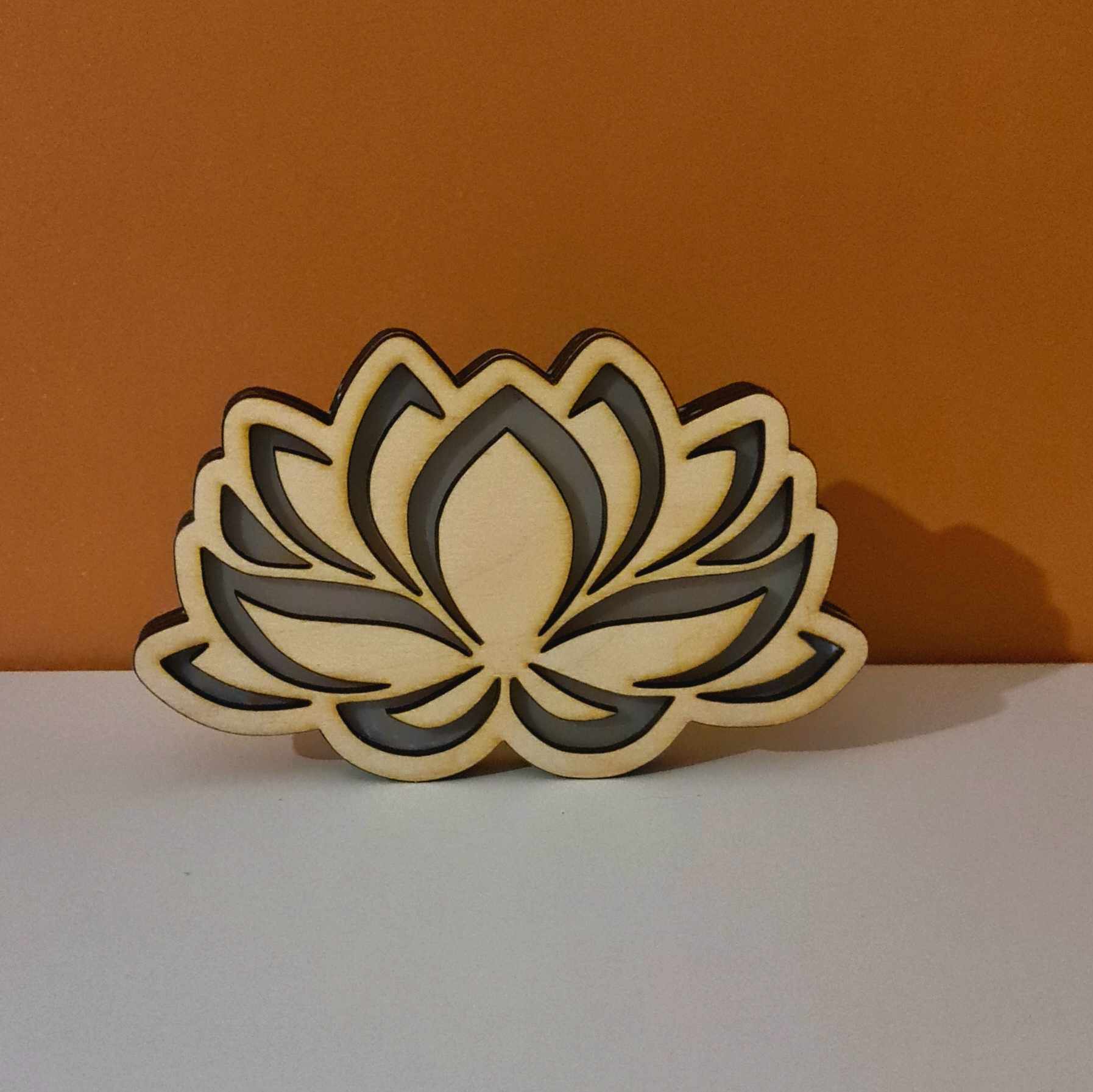 Lumière Fleur de Lotus en Bois – Un Éclat Unique et Charmant