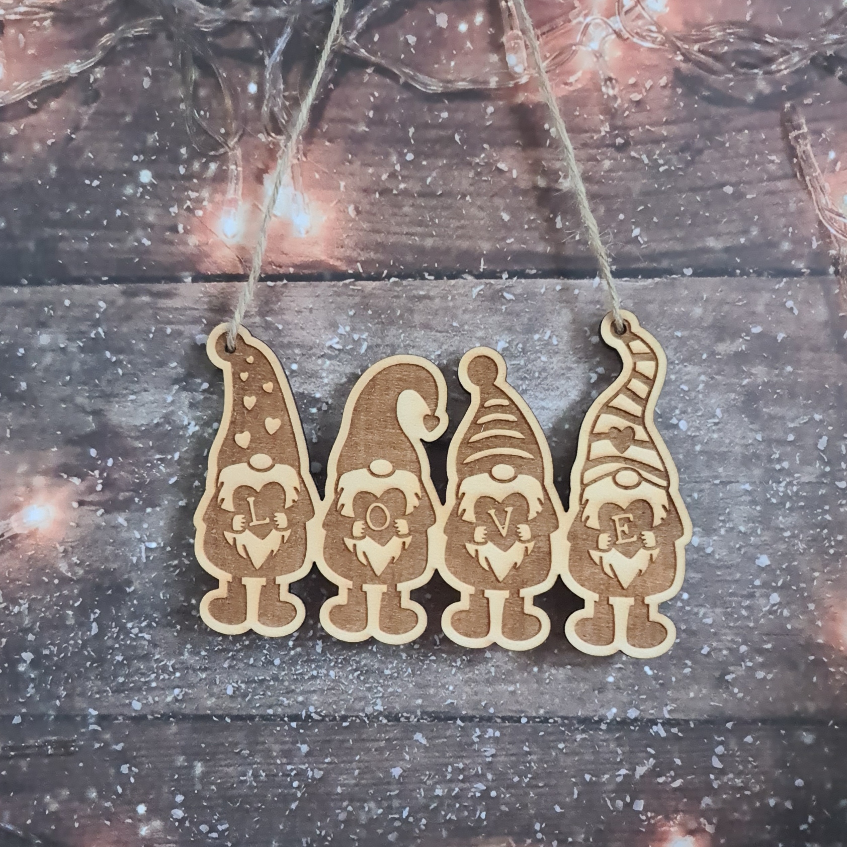 Décoration de Noël "Gnomes en Bois" – à poser ou à suspendre – Image 2