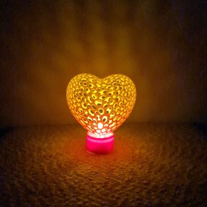 Lumière en forme de cœur – Élégance et douceur lumineuse