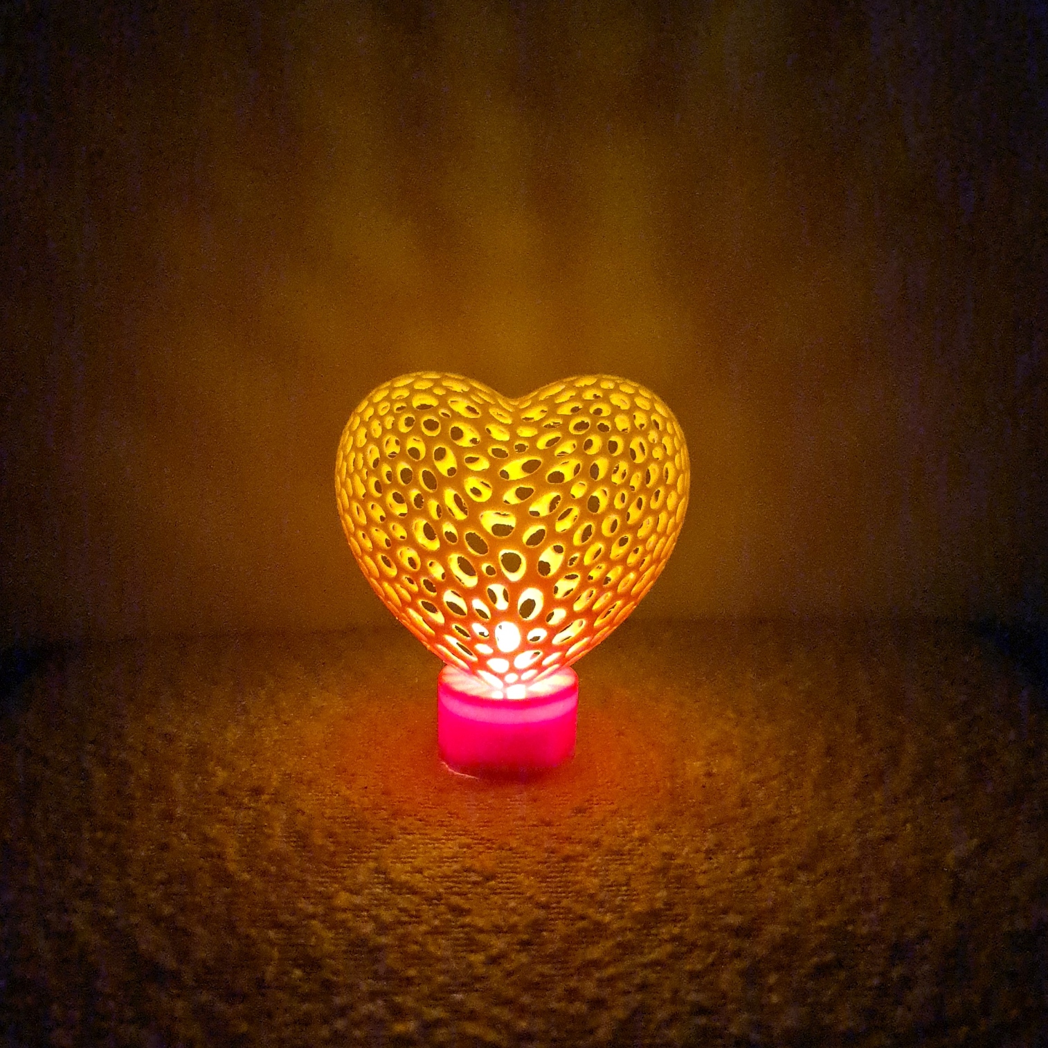 Lumière en forme de cœur – Élégance et douceur lumineuse